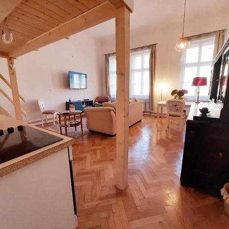 בראשוב Central Loft Apartment מראה חיצוני תמונה